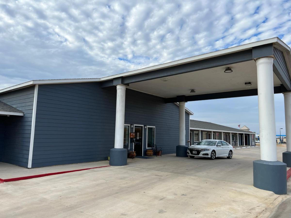 Hotel Bien Venido Pearsall Exterior photo
