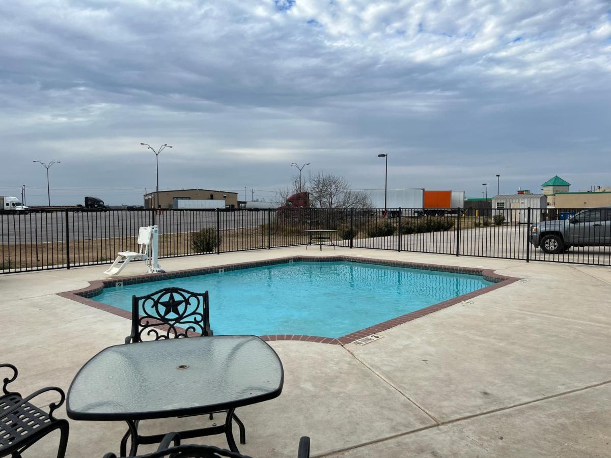 Hotel Bien Venido Pearsall Exterior photo